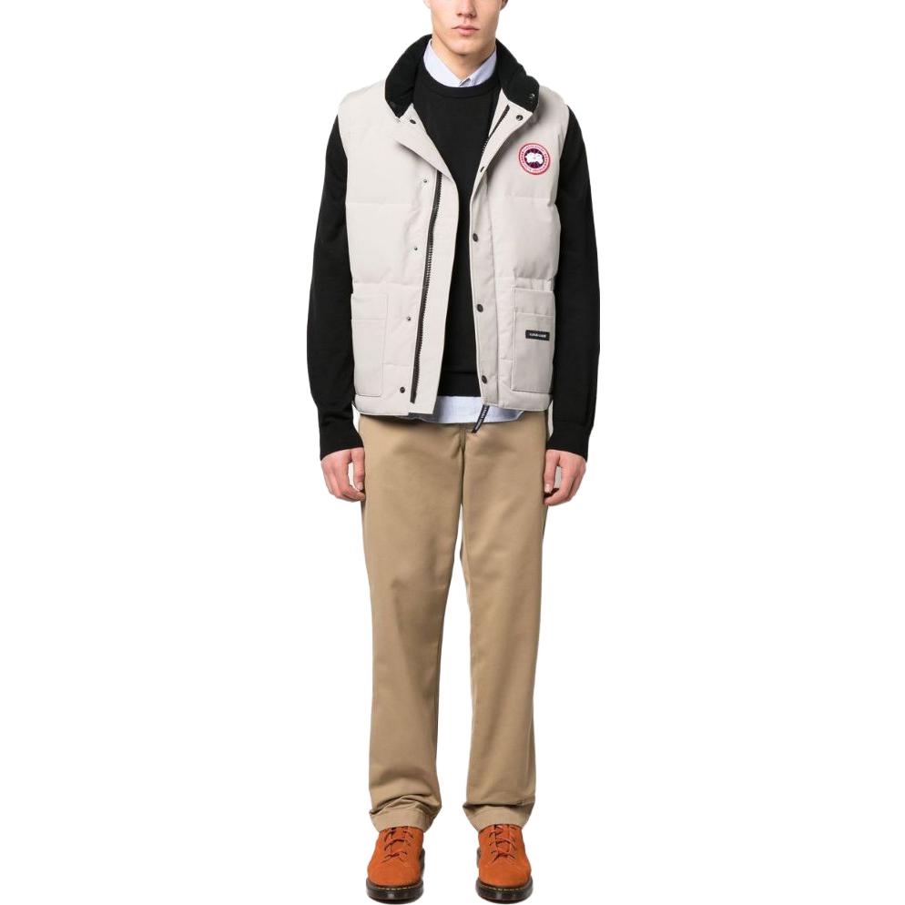 Shop Canada Goose Freestyle FW22 Rompi Logo Tahan Air Limestone Unisex. 4154M4-32