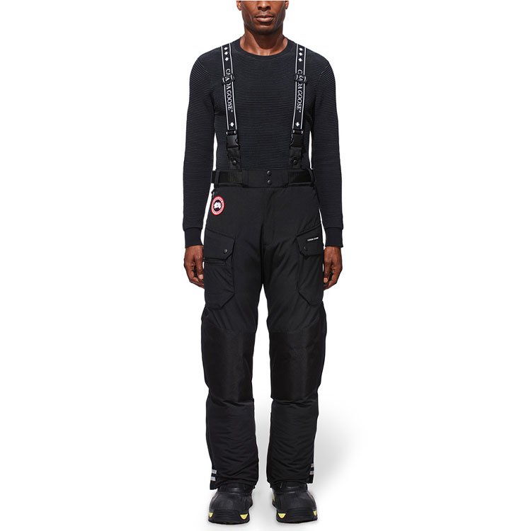 Lookbook Canada Goose FW21 Pantalones Bib Tundra Logo Workwear Negro Hombre. 4811M61