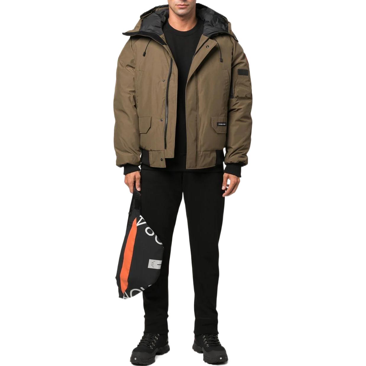 Lookbook カナダグース FW22 ブラックロゴ入りジョガーパンツ エラスティックウエスト仕様 7402MB-61