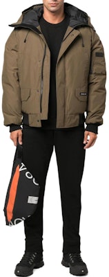 カナダグース FW22 ブラックロゴ入りジョガーパンツ エラスティックウエスト仕様 7402MB-61 Lookbook カナダグース FW22 ブラックロゴ入りジョガーパンツ エラスティックウエスト仕様 7402MB-61