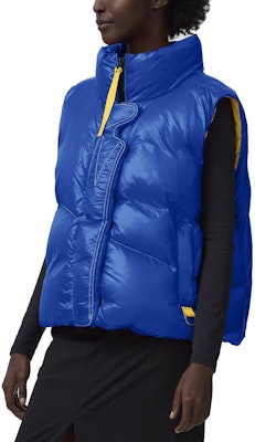 Canada Goose FW23 CG Disc Unisex Fitted Zip Vest in Solid Blue. 1123UPM-1392 Purchase Canada Goose FW23 CG Disc Unisex Fitted Zip Vest in Solid Blue. 1123UPM-1392