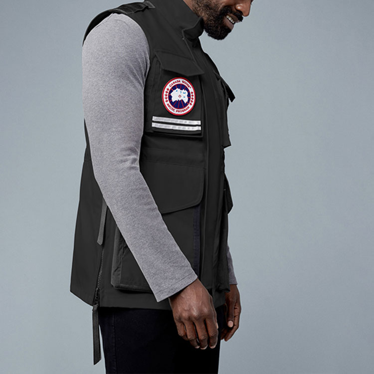 Details for 加拿大鵝Journey系列紅標黑色背心男女多口袋保暖設計 9507M-61