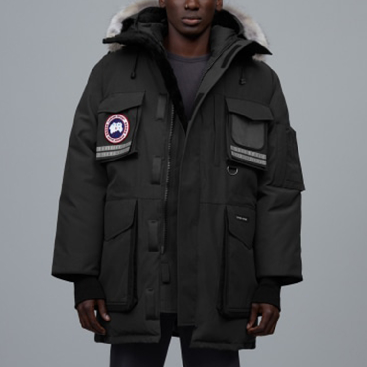 Shop 加拿大鹅 Snow Mantra 红标连帽派克黑色男女羽绒服 9501M-61