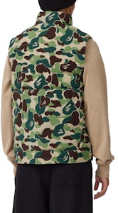 Chaleco Verde Unisex Canada Goose x BAPE FW23 Camo con Logo Frontal. 2054MBE-1118 Sizing Chaleco Verde Unisex Canada Goose x BAPE FW23 Camo con Logo Frontal. 2054MBE-1118