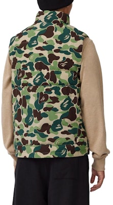 Canada Goose x BAPE FW23 Camo Vest Hijau Unisex dengan Logo Depan. 2054MBE-1118 Sizing Canada Goose x BAPE FW23 Camo Vest Hijau Unisex dengan Logo Depan. 2054MBE-1118