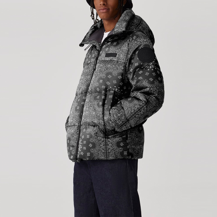 Lookbook 加拿大鹅 x CONCEPTS FW23 男女同款佩斯利连帽羽绒服燧石黑 2252UCN-1382