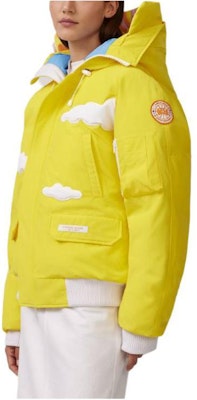 加拿大鵝 x MIRA MIKATI SS24 黃色連帽羽絨外套 日出雲朵設計 男女通用 2050UMM-1563 Lookbook 加拿大鵝 x MIRA MIKATI SS24 黃色連帽羽絨外套 日出雲朵設計 男女通用 2050UMM-1563