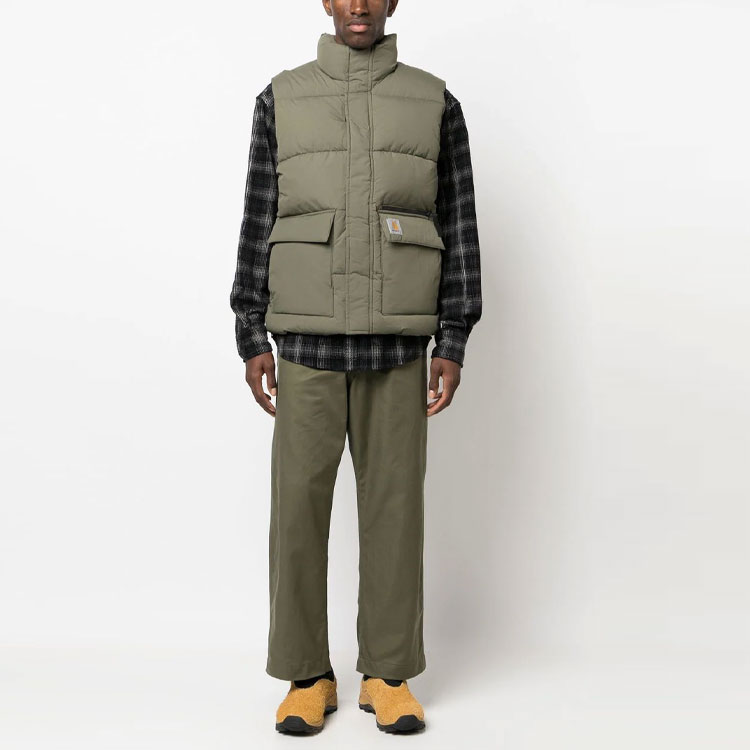 Lookbook Carhartt WIP FW22 Rompi Quilted Logo Patch Pria Hijau. I030826-0WI-XX