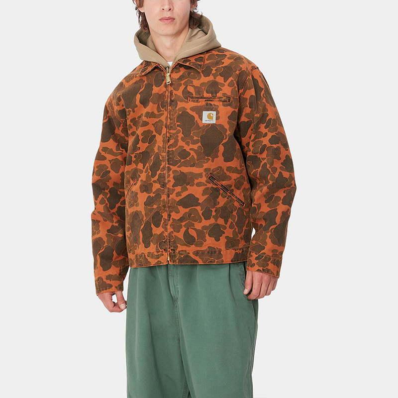 Details for Chaqueta Carhartt WIP FW24 Duck Detroit Camo Triple Stitch Marrón Manga Larga. I034281-2FA-GD