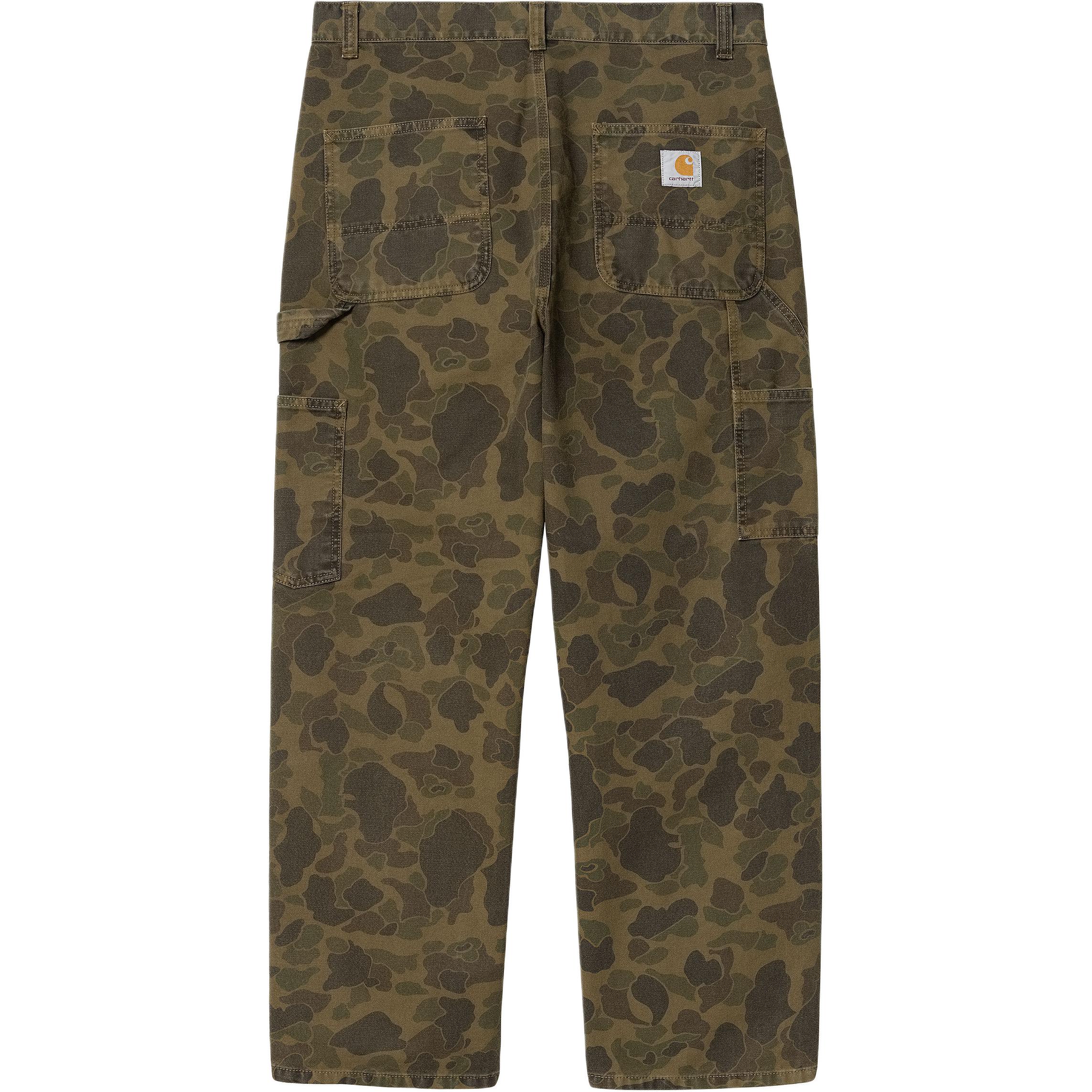 Lookbook Carhartt WIP FW24 Seluar Camo Hijau Unisex Single Knee Relaxed Tapered. I033896-2MQ-GD