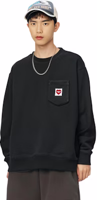 Sudadera Negra Carhartt WIP SS23 Oversized Heart Pocket Crewneck. I032315-89-XX 1