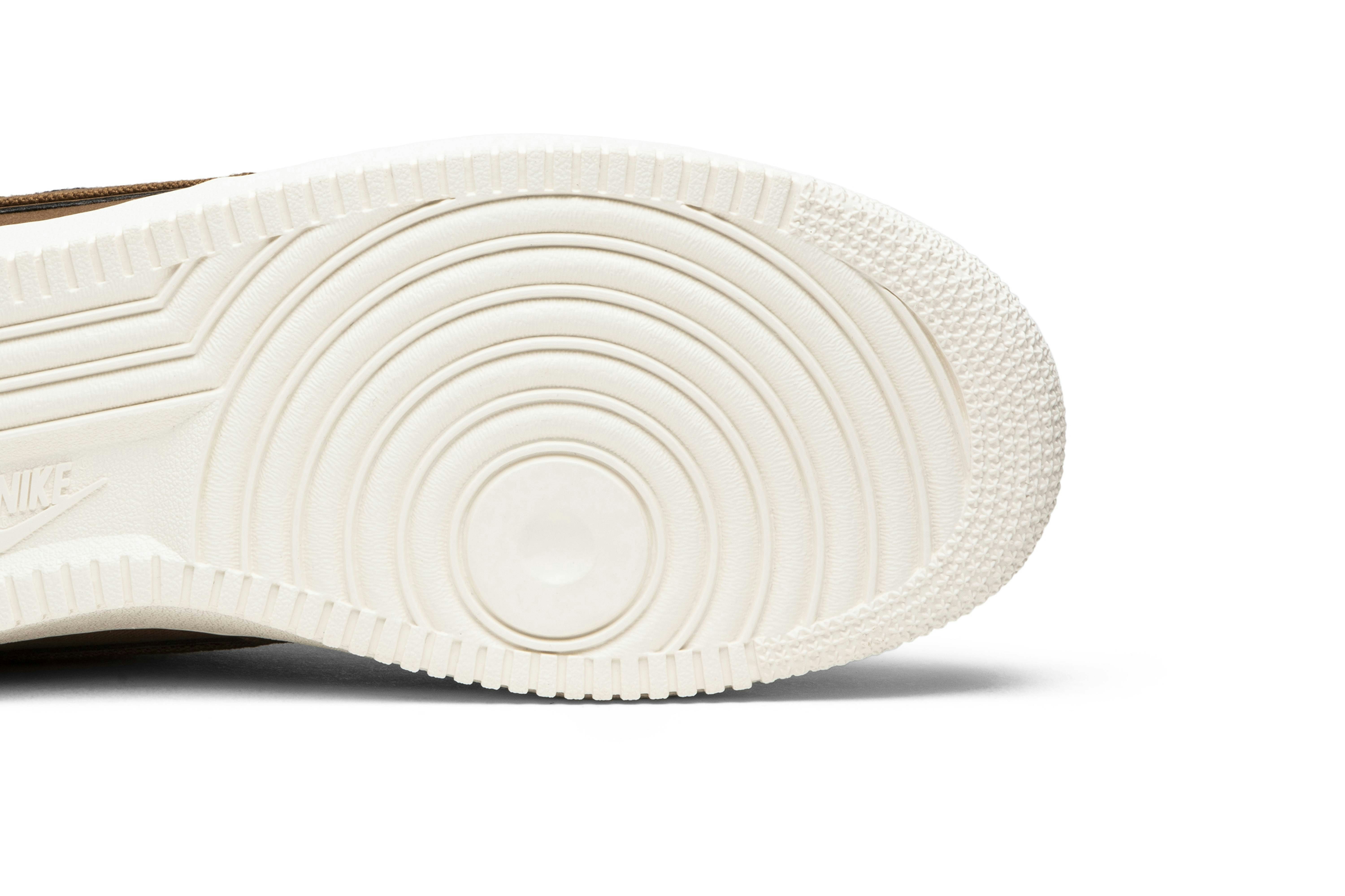 Carhartt WIP x Nike Air Force 1 07 Premium ‘Ale Brown’ AV4113-200