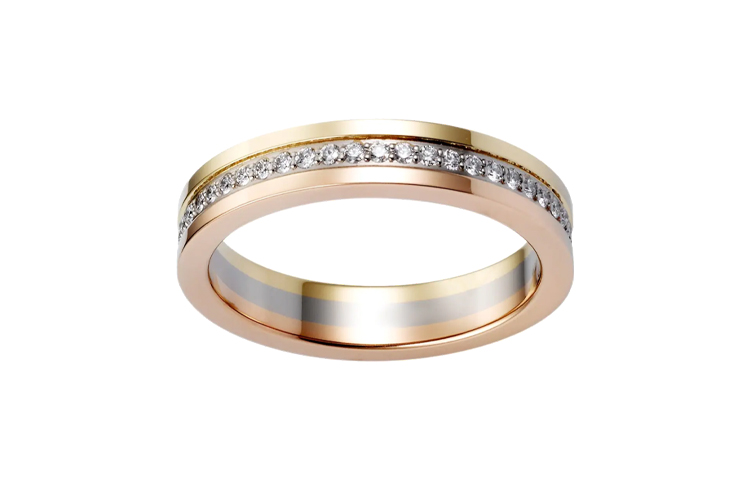 Lookbook Cartier Vendome Louis Cartier Wedding Ring 18K Gold with Full Circle Diamonds. B4052900