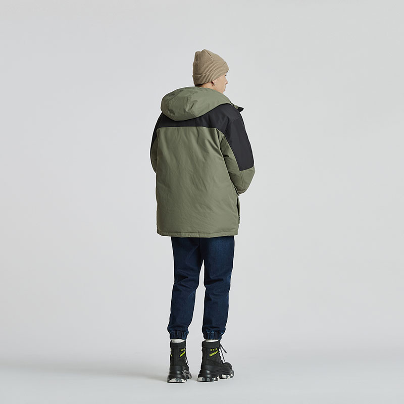 Purchase Jaket Hoodie Pria CAT Multi-Pocket dengan Logo. CM3DWT47081