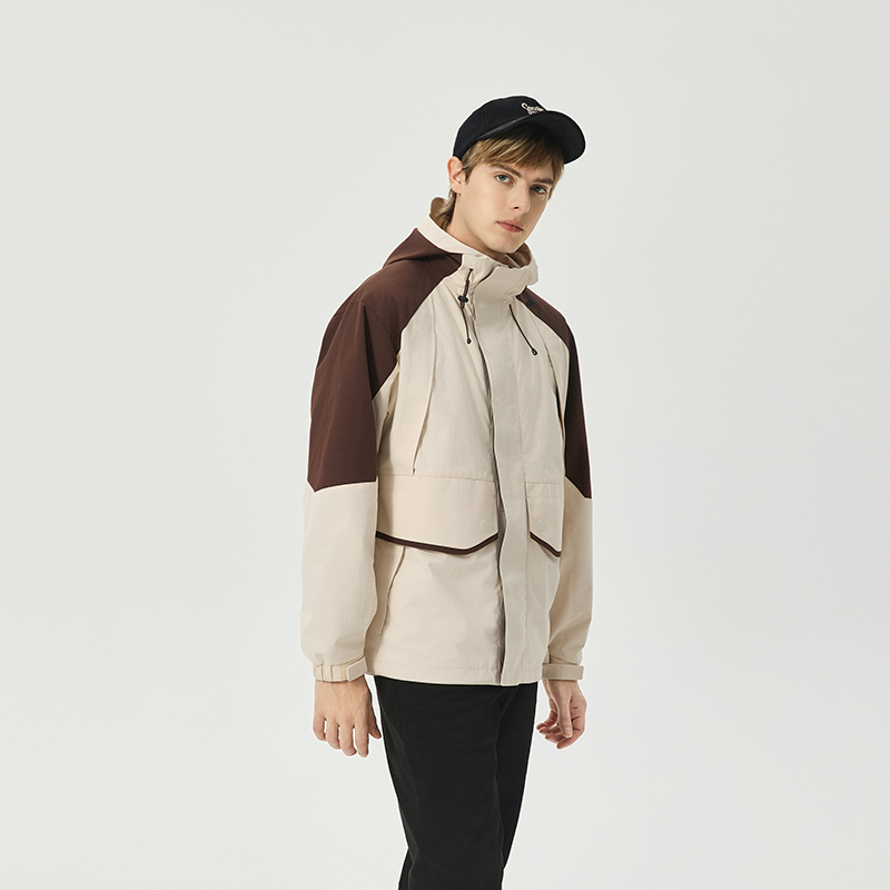 Purchase Chaqueta Impermeable y Cortavientos CAT para Hombre Outdoor. CN3JAU39061