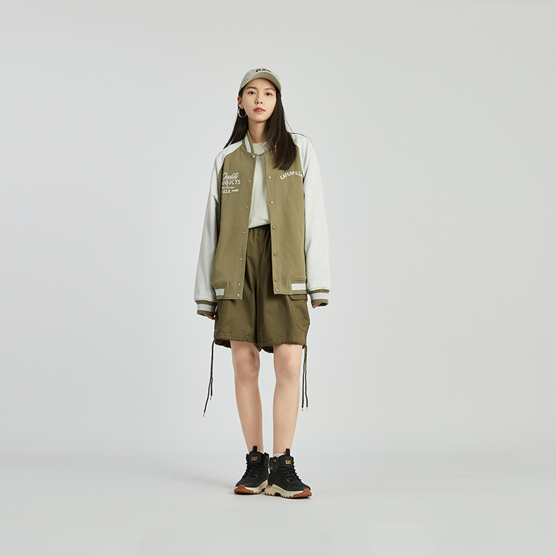 Details for Chaqueta Varsity Verde CAT Retro con Mangas Raglán y Botones. CN1JAU16071