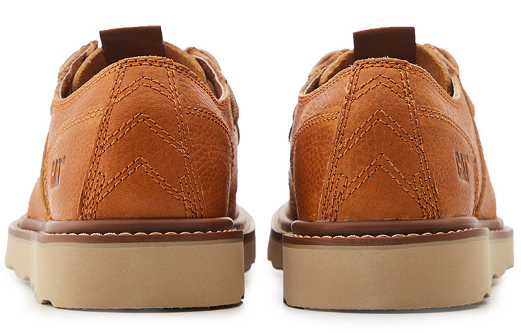 Shop CAT ROSTER系列 耐磨復古戶外靴 鮮棕色