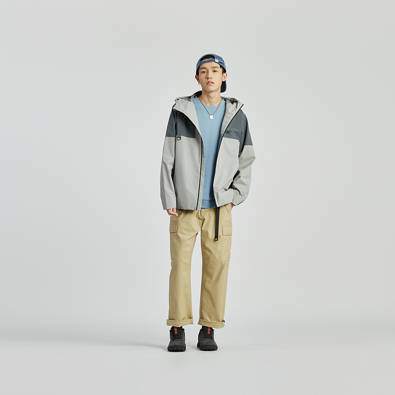 Shop CAT SS24男士防水防风宽松版字母夹克. CN1JAU19071