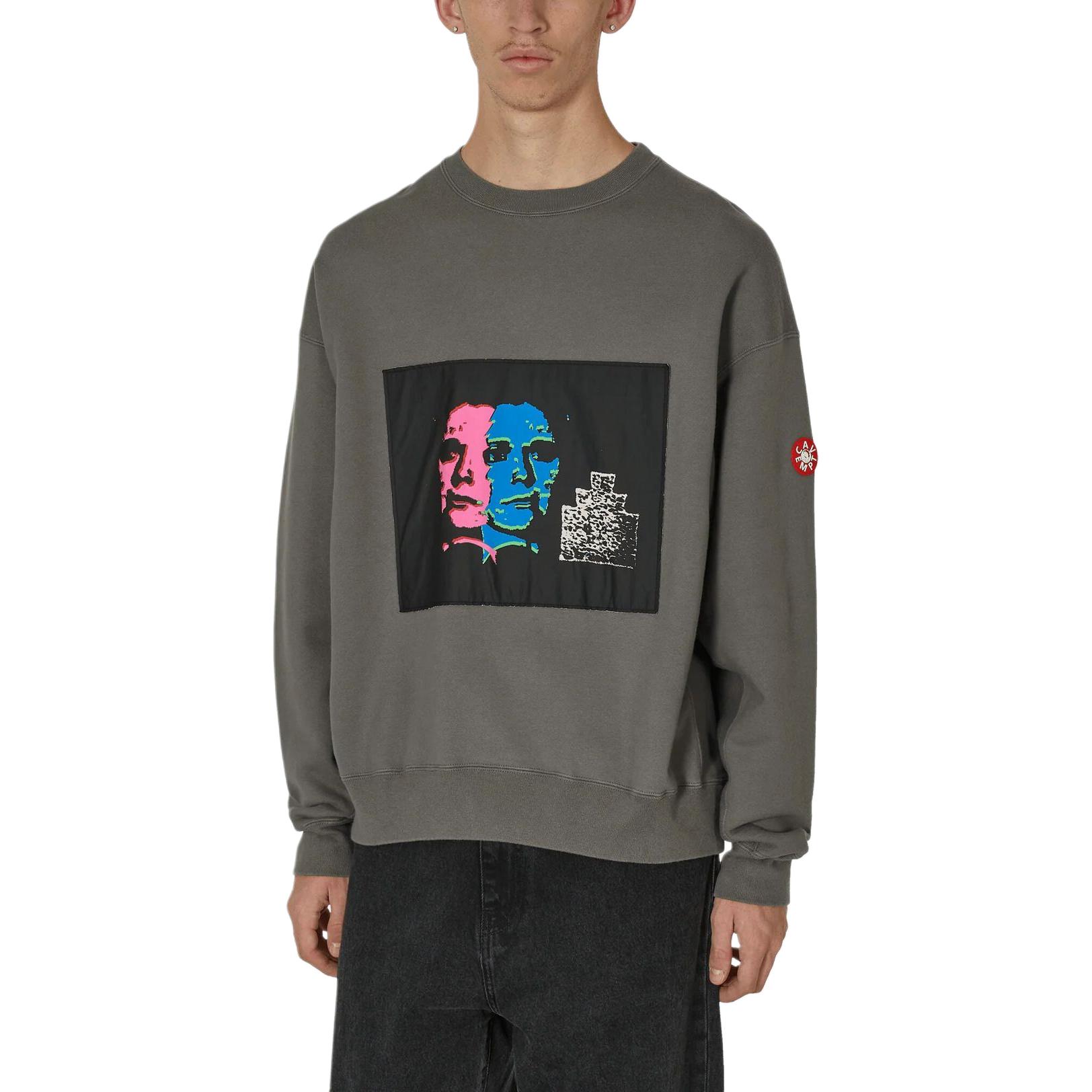 Lookbook Sudadera Cav Empt Pullover Cuello Redondo Gris Carbón Con Estampado. CES24CS03-001