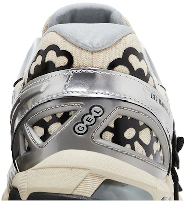 セシリー・バーンセン × アシックス ゲルカヤノ20「バニラ・ピュアシルバー」 1203A984-250 1