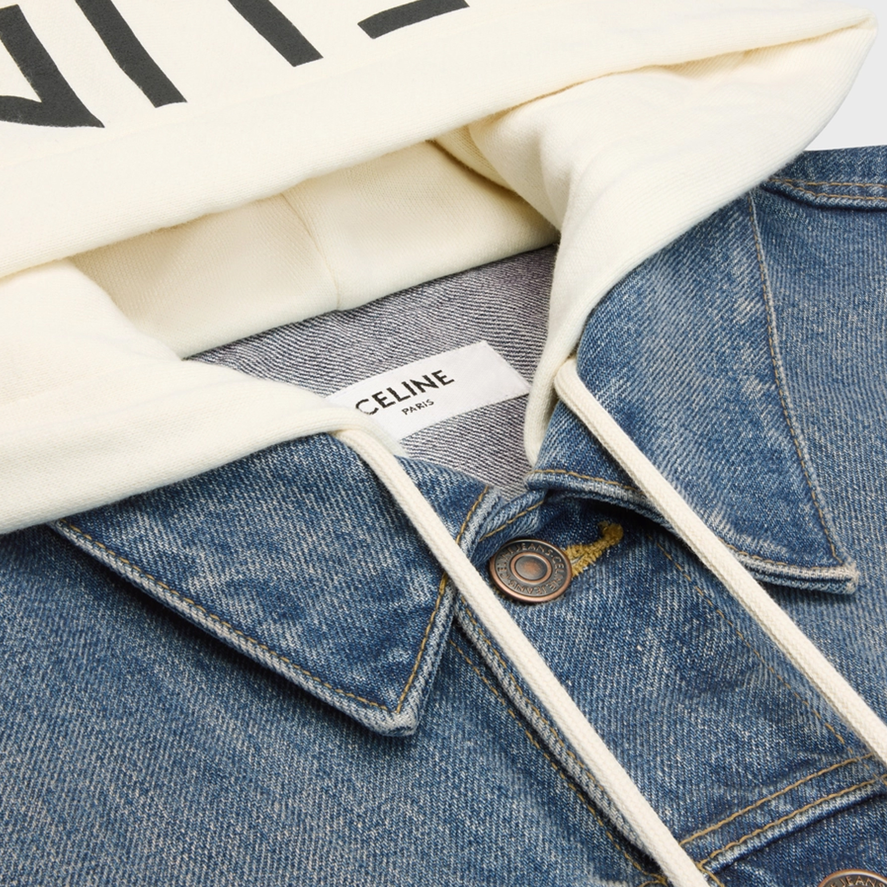 Purchase CELINE Jaket Denim Biru dengan Patchwork Logo Print Lengan Panjang. 2Q858930F-07UW