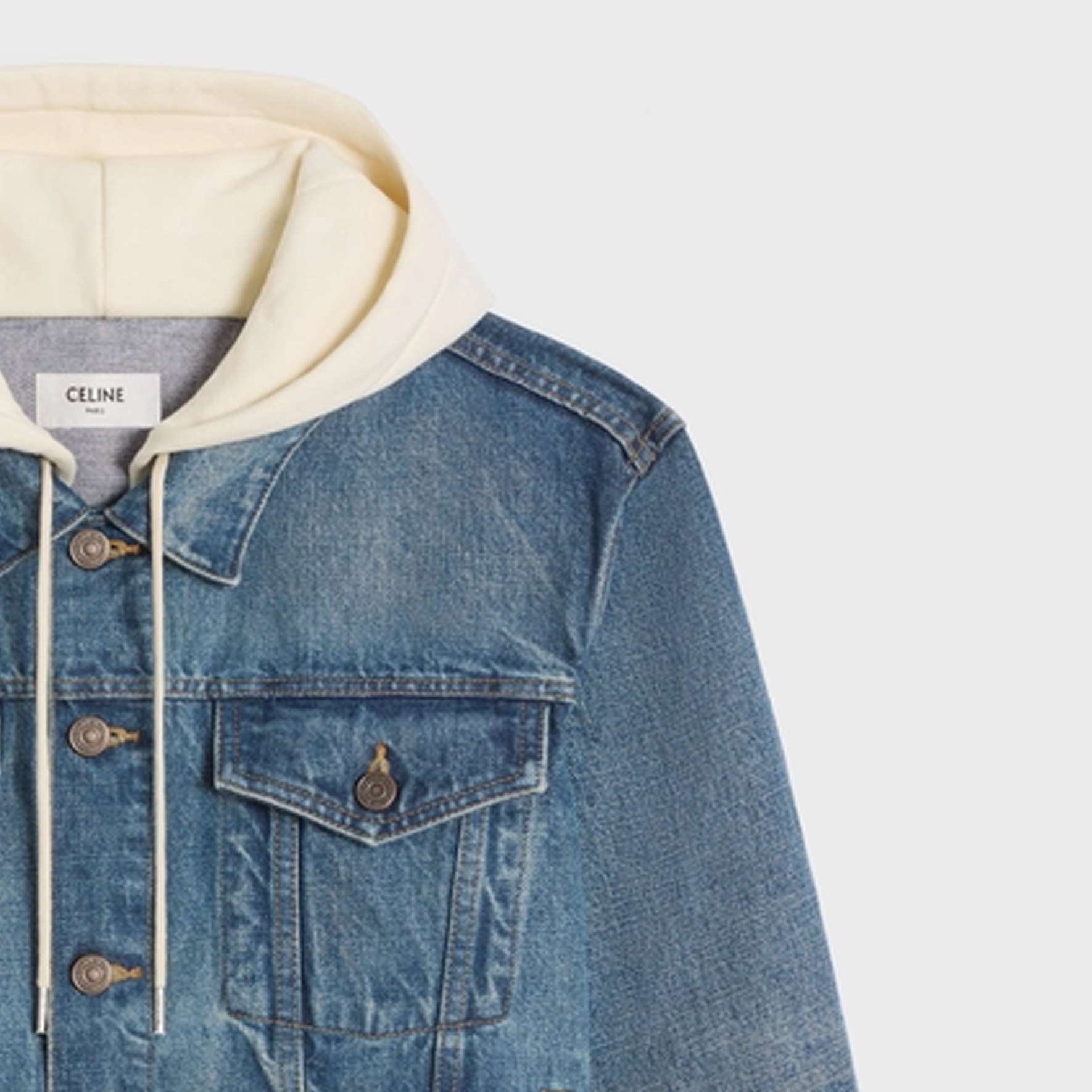 Sizing CELINE Jaket Denim Biru dengan Patchwork Logo Print Lengan Panjang. 2Q858930F-07UW