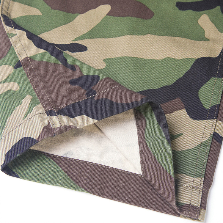 Sizing CELINE  BOY DOLL FW22 Camouflage Print Straight Pants Khaki. 2Z133494M-02KK