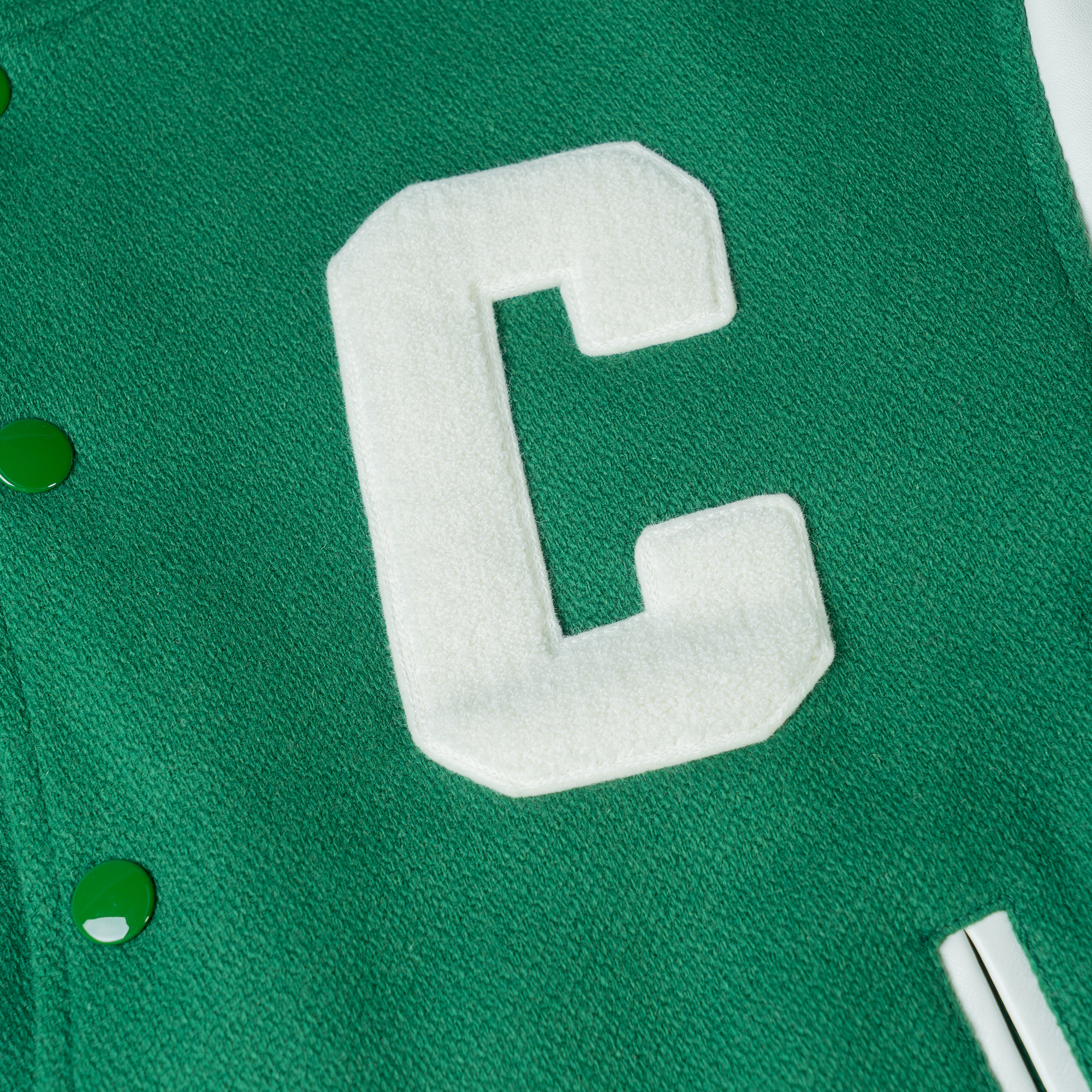 Shop CELINE Jaket Baseball Hijau dengan Letter Patch. 2V58N896C-30GG