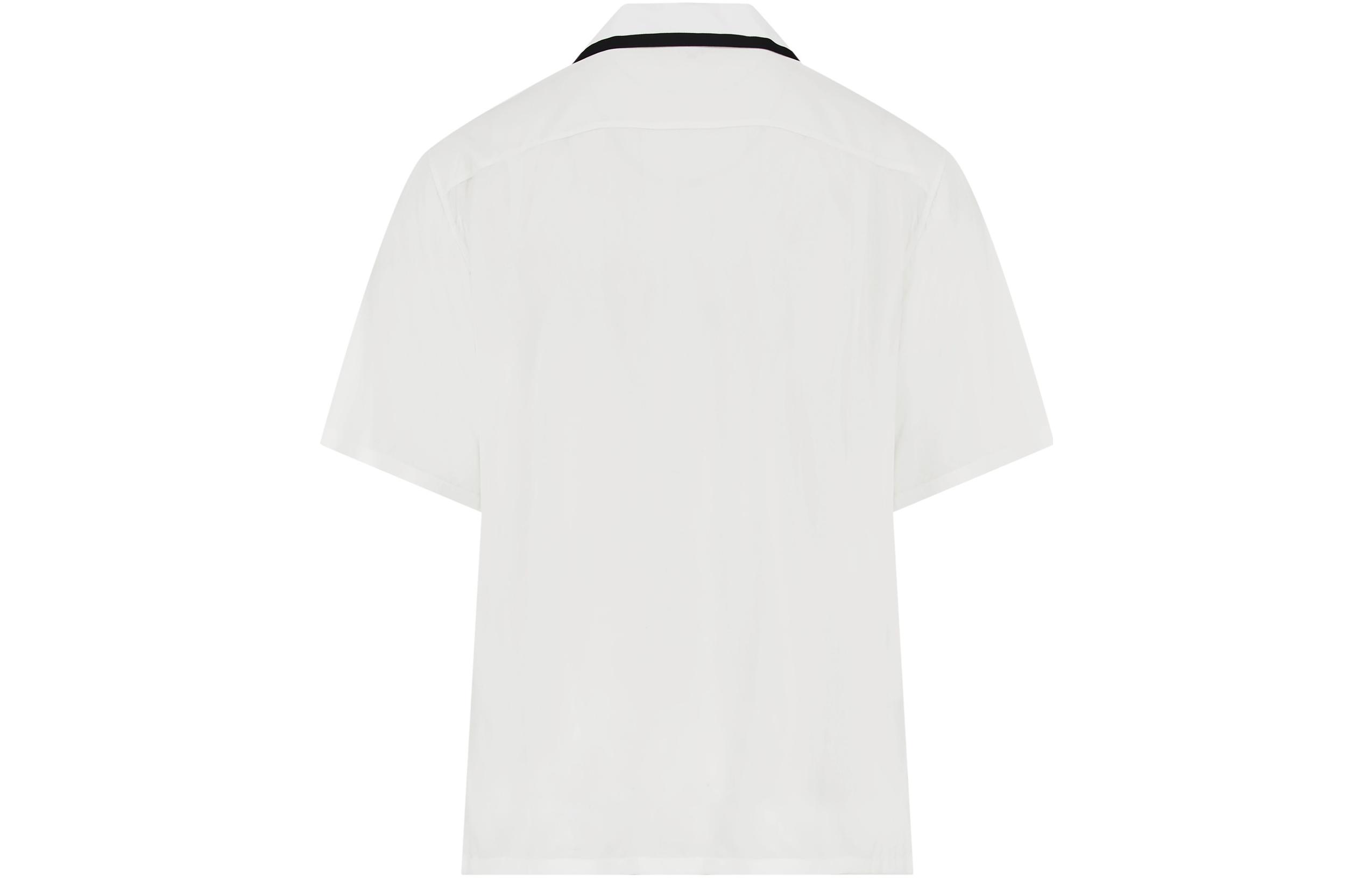 Lookbook CELINE Camiseta Blanca de Manga Corta con Logo y Letras. 2C516852C-01OW