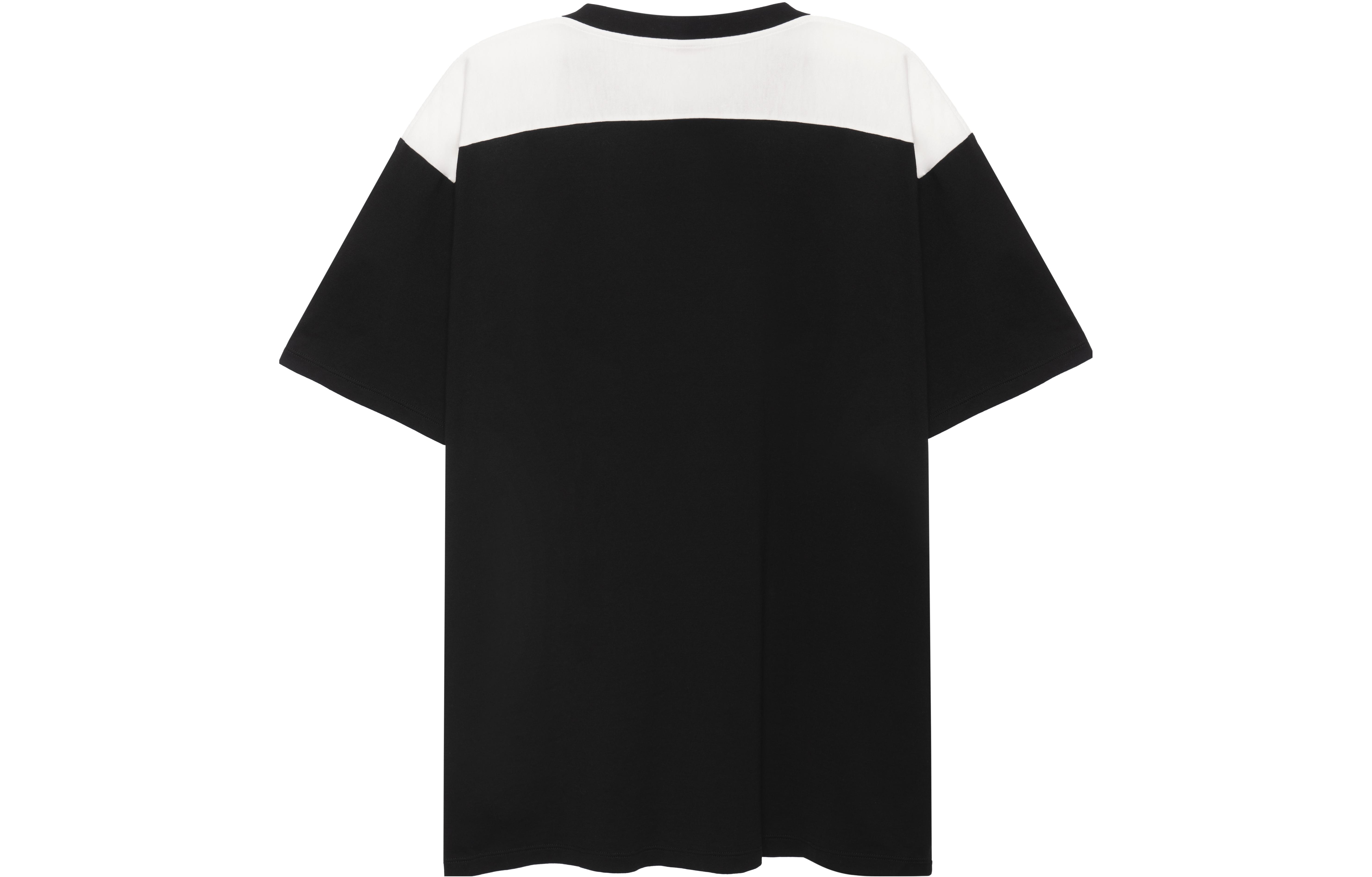 Lookbook CELINE Kaos Hitam Katun dengan Logo Stud dan Desain Colorblock. 2X839500O-38AW