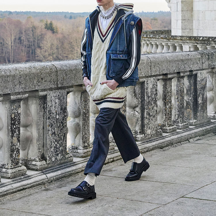 Details for Sudadera Negra Oversize de Celine con Cremallera y Bordado de Logo. 2Y490121O-38NO