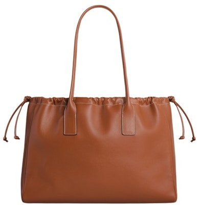 赛琳 Cabas 抽绳 Triomphe 刺绣 棕色 Lookbook 赛琳 Cabas 抽绳 Triomphe 刺绣 棕色