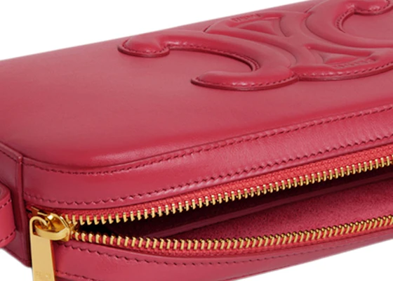 Celine Triomphe 刺繡唇膏色相機肩背包 Lookbook Celine Triomphe 刺繡唇膏色相機肩背包