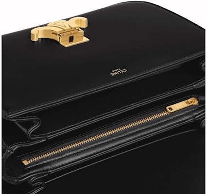 셀린느 클래식 트리옹페 샤인 카프스킨 블랙 숄더백
Lookbook 셀린느 클래식 트리옹페 샤인 카프스킨 블랙 숄더백