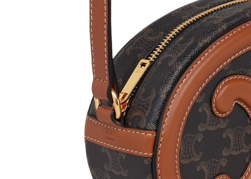 Lookbook Bolso Cruzado Ovalado de Cuero Celine Triomphe Marrón Claro