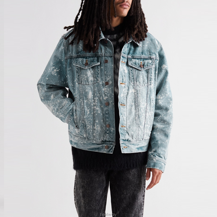 Lookbook CELINE Jaket Denim Biru Lengan Panjang Distressed Paint-Splatter. 2Q297975O-08PA