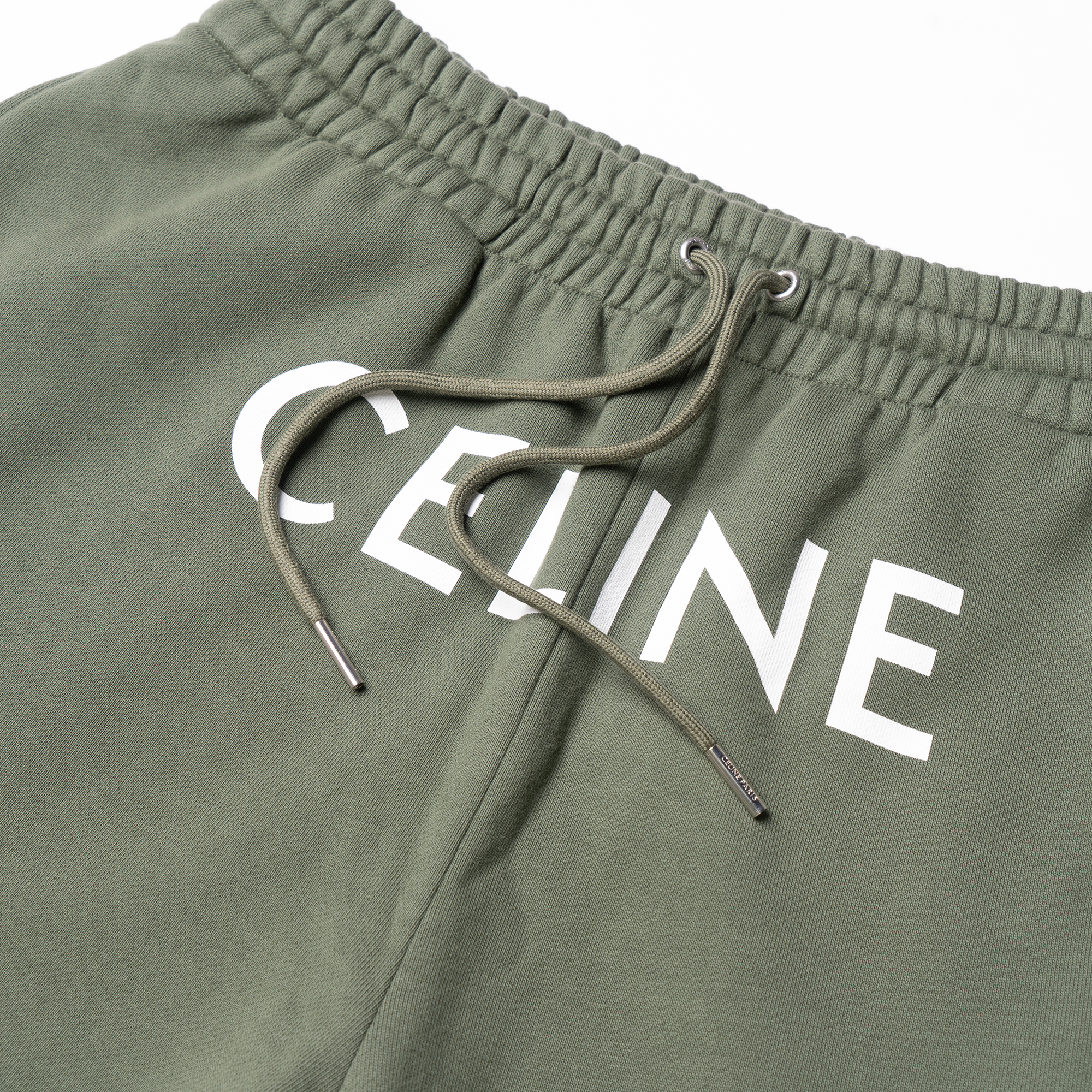 Shop CELINE FW22 Jogger Hijau Logo Print Fleece Knit dengan Tali Serut. 2Z056670Q-02KF