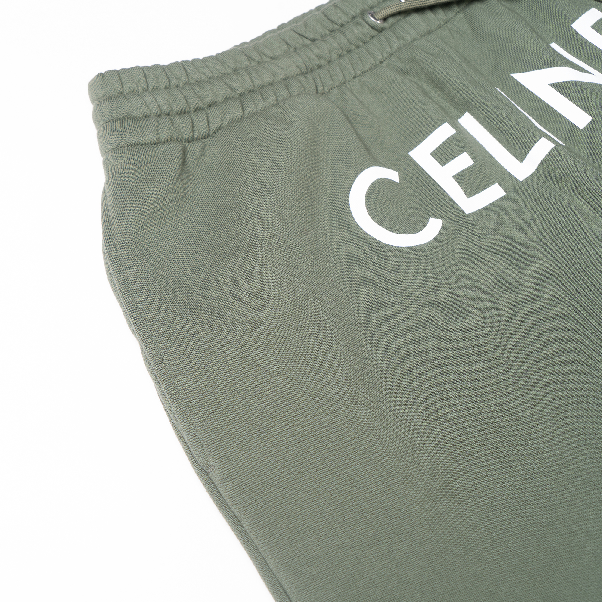 Purchase CELINE FW22 Jogger Hijau Logo Print Fleece Knit dengan Tali Serut. 2Z056670Q-02KF
