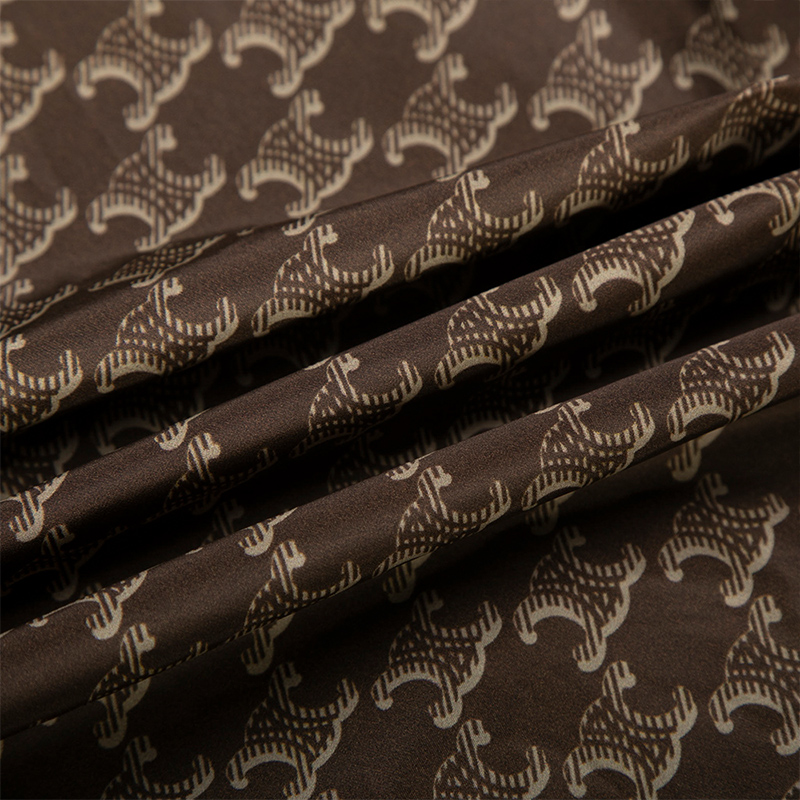 Sizing CELINE FW22 Letter Print Zip-Up Hoodie Jaket Beige Cerah. 2W343344N-02BL