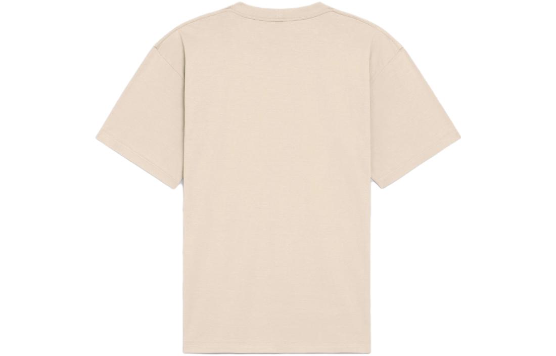 Lookbook Camiseta Beige CELINE FW23 Logo Letra Estampado, Manga Corta y Cuello Redondo. 2X681671Q-02SX