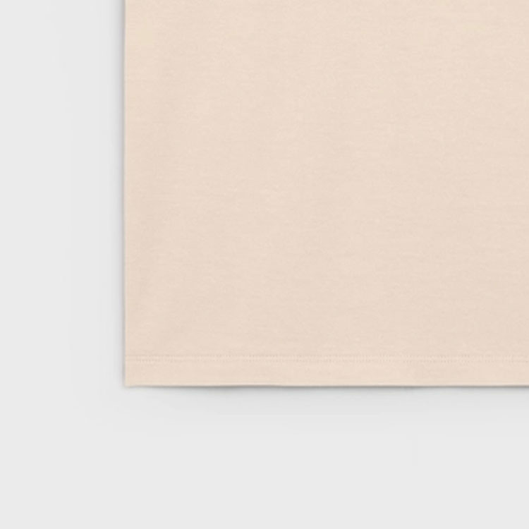 Sizing Camiseta Beige CELINE FW23 Logo Letra Estampado, Manga Corta y Cuello Redondo. 2X681671Q-02SX