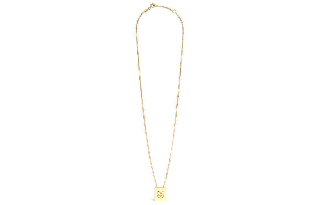 Lookbook 셀린느 레터 S 브라스 네크리스 유니섹스 커플 디자인 46N0S6BRA-35OR