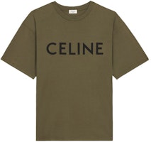 CELINE Kaos Crewneck Loose Fit Logo Huruf Cetak Warna Hijau Tua 2X681501F-02DB Order CELINE Kaos Crewneck Loose Fit Logo Huruf Cetak Warna Hijau Tua 2X681501F-02DB