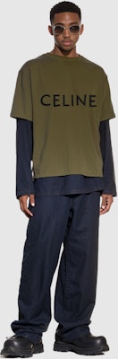CELINE Kaos Crewneck Loose Fit Logo Huruf Cetak Warna Hijau Tua 2X681501F-02DB Shop CELINE Kaos Crewneck Loose Fit Logo Huruf Cetak Warna Hijau Tua 2X681501F-02DB