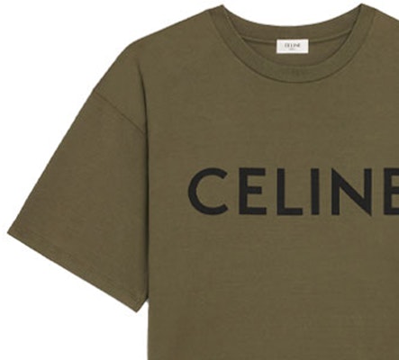 CELINE Kaos Crewneck Loose Fit Logo Huruf Cetak Warna Hijau Tua 2X681501F-02DB Sizing CELINE Kaos Crewneck Loose Fit Logo Huruf Cetak Warna Hijau Tua 2X681501F-02DB