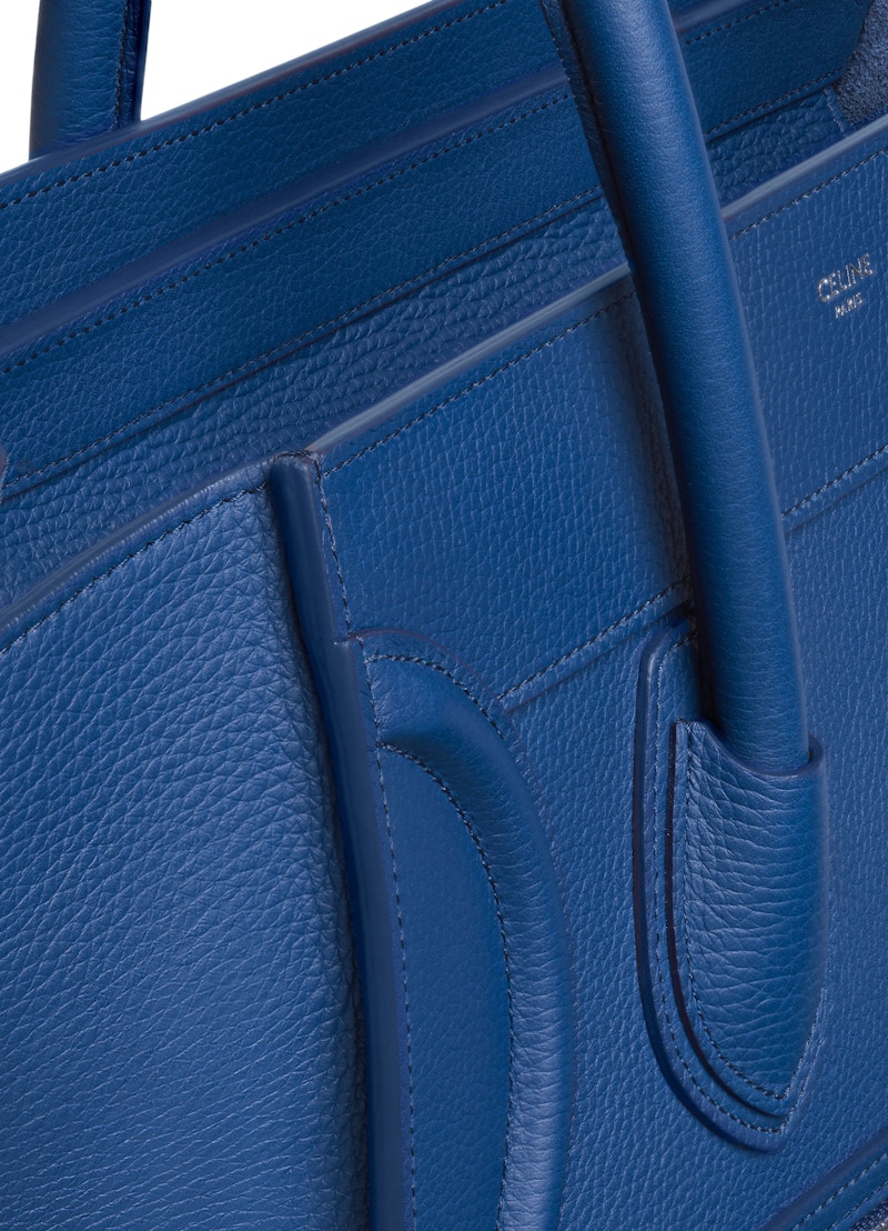 Lookbook Celine Luggage Drummed Micro Azul Índigo Oscuro