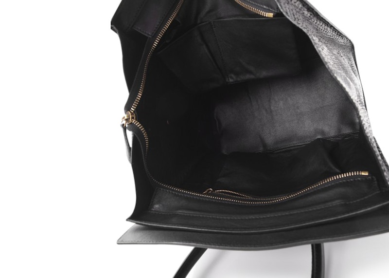 Lookbook Celine Luggage Mini Negra de Pitón