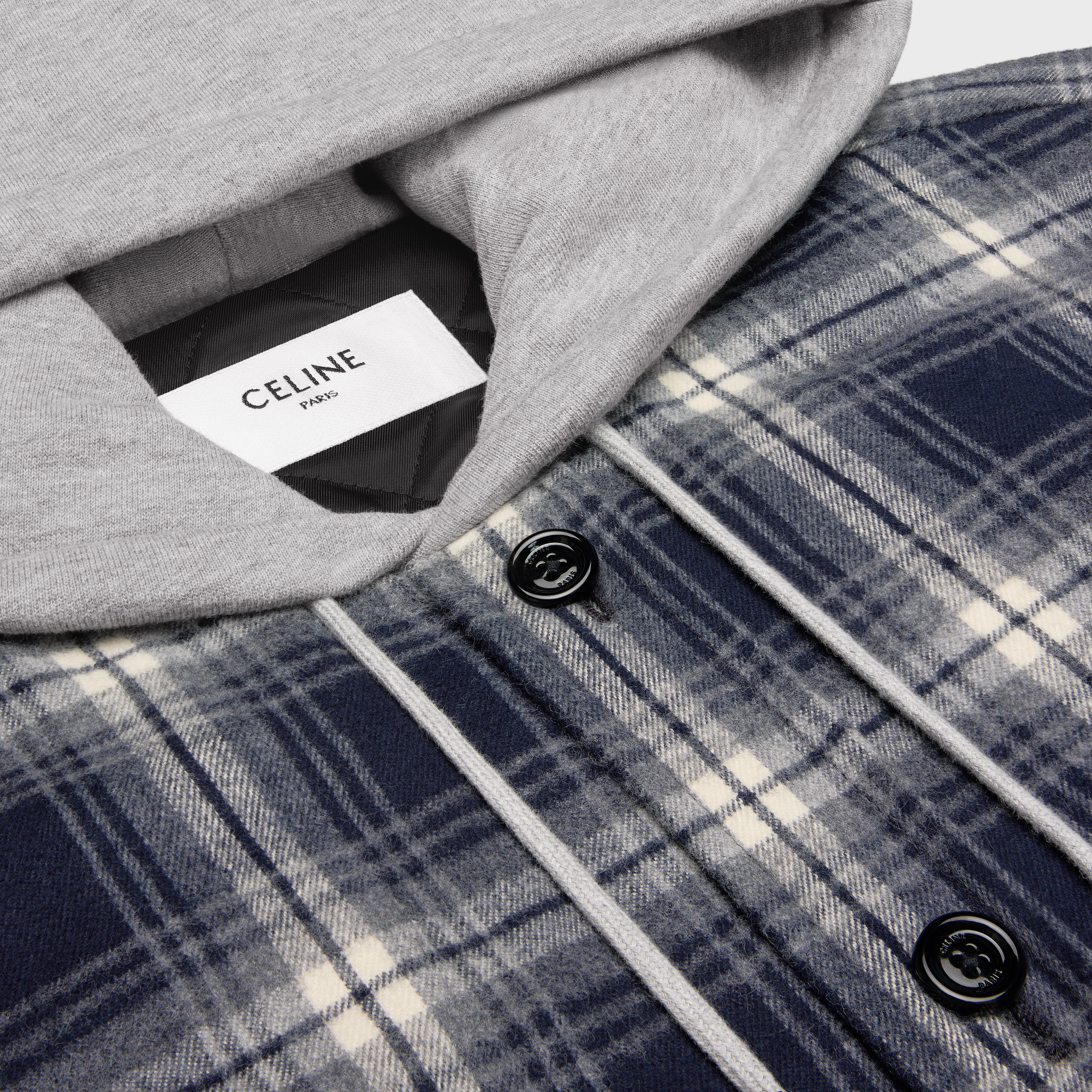 Shop Celine 深藍色格紋連帽外套搭配字母標誌與按扣設計 2W65B912X-07MR