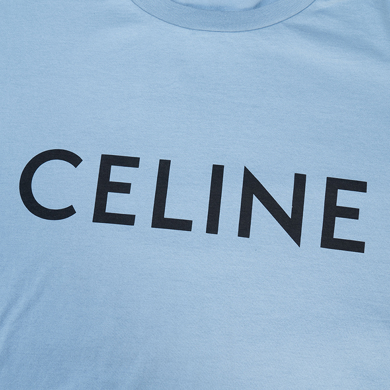 Shop CELINE SS22 蓝色修身棉质短袖标志针织T恤 2X681671Q-05WL