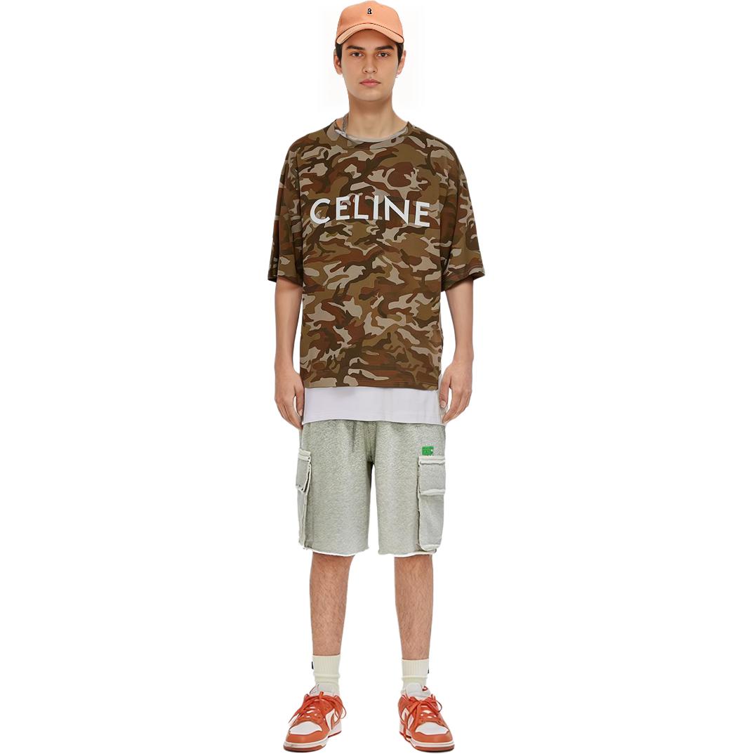 Shop CELINE SS22 Kaos Longgar Logo Kamuflase - Warna Camo. 2X681246Q-08CW